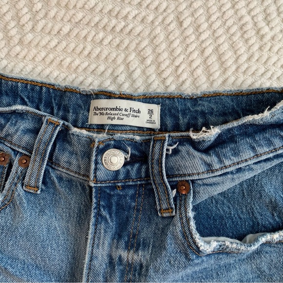 A&F 90’s Cutoff Shorts - Picture 3 of 4